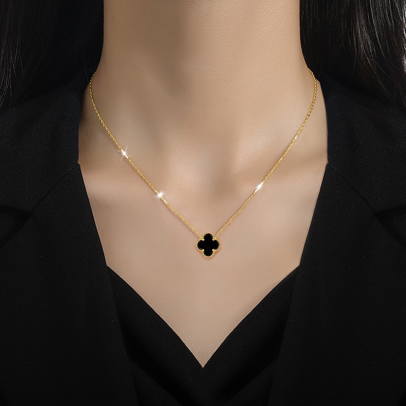 Kalung clover bolak balik hitam putih titanium anti karat harga grosir bisa cod