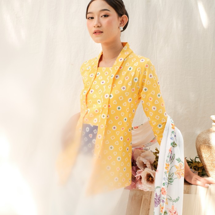 

Kebaya Batik Jumputan Lengan 7/8 Meradelima Katun Kuning - L