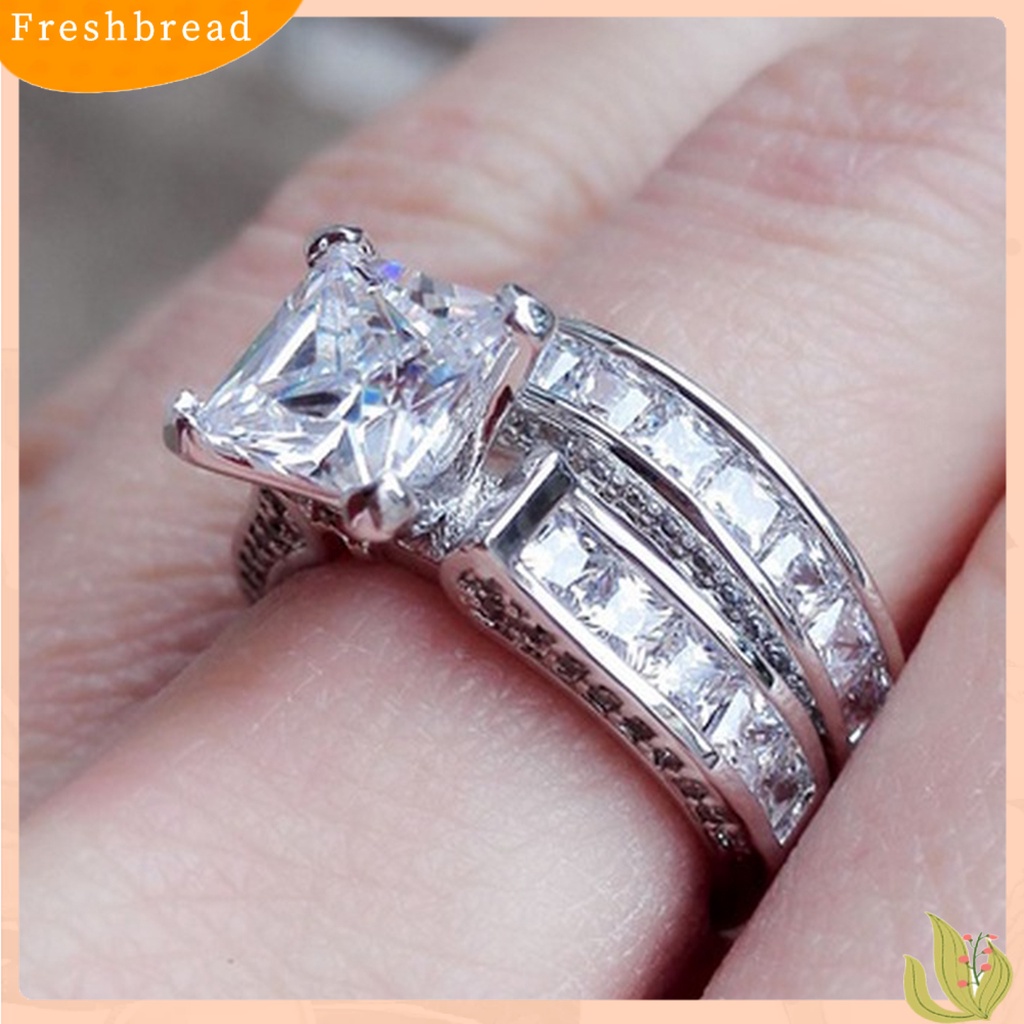 &lt; Freshbread &gt; 1/2Pcs Finger Band Romantis Tepi Miring Alloy Berlian Imitasi Bersinar Pasangan Cincin Perhiasan Aksesori