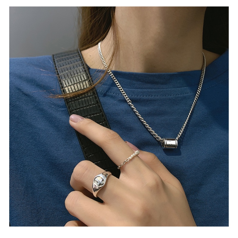 Goldkingdom Fashion Perhiasan Aksesoris Ready Stock Perak Disepuh Silinder Marcasite Retro Pasangan Kalung Perempuan Niche Desain Rasa Temperamen Mewah.