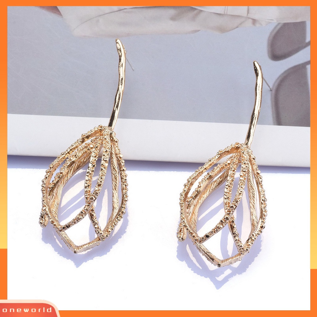 [EONE] 1pasang Anting Menjuntai Vintage Berongga Mengkilap Berlebihan Temperamen Berdandan Logam Wanita Pesona Bentuk Bunga Drop Earrings Retro Perhiasan