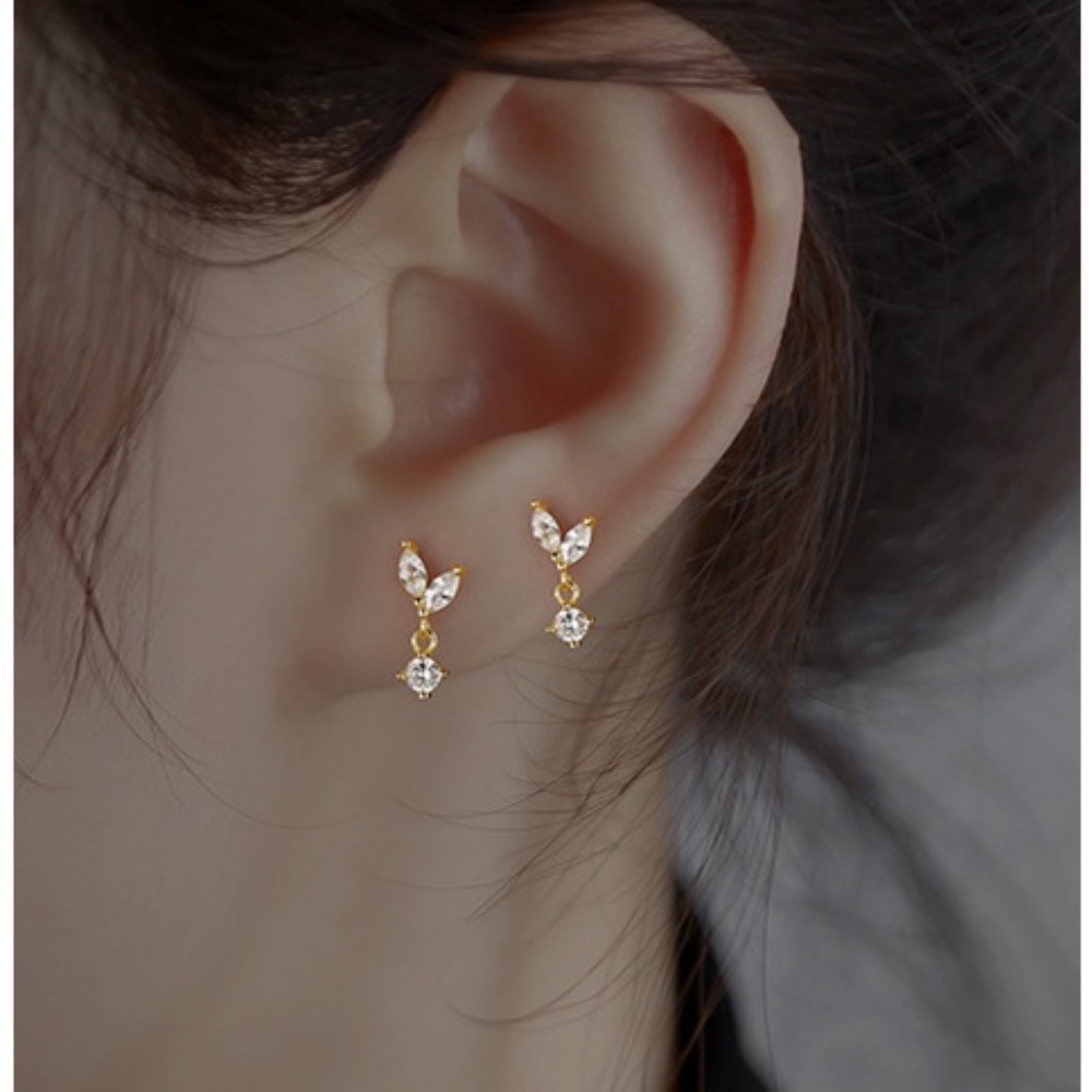 Anting Bentuk Daun Kecil Bahan Zircon Untuk Wanita