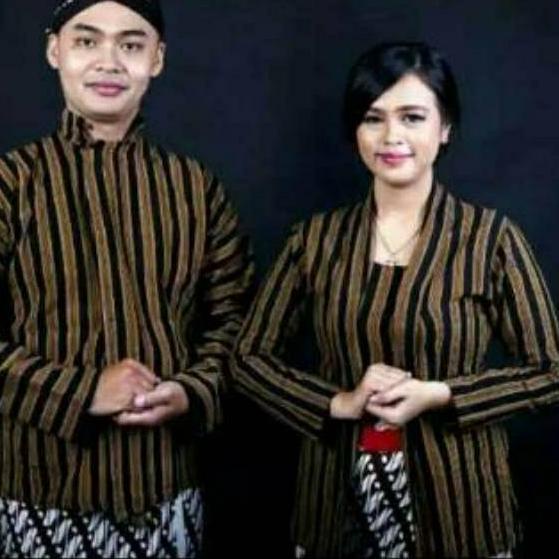Lurik  Baju Couple Surjan Lurik Kebaya Lurik dan Blangkon - Baju Couple Batik - Baju Couple Lurik - 