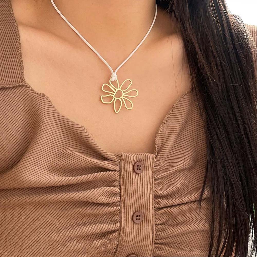 Kalung Kerah Tali Liontin Bunga Hati Bahan Kulit Bohemian Untuk Wanita Perempuan chocker