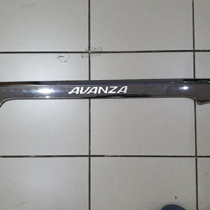 List trunklide chrome model logo AVANZA LAMA 2005-2011