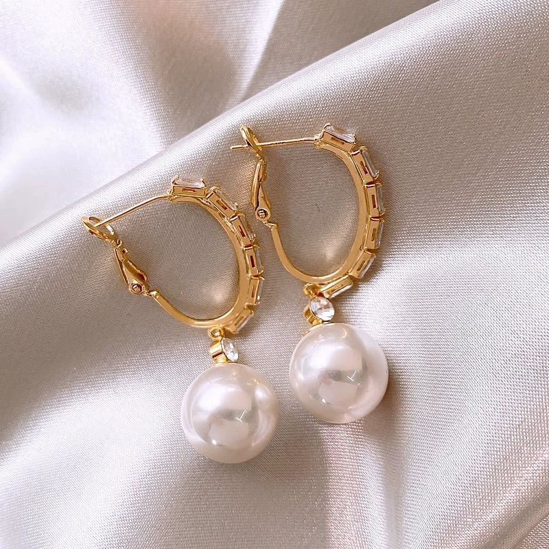 Anting Mutiara Elegan Dan Serbaguna Anting Mewah high-end Dan Ringan Gaya Perancis Earbud anti Rontok Baru Di2023