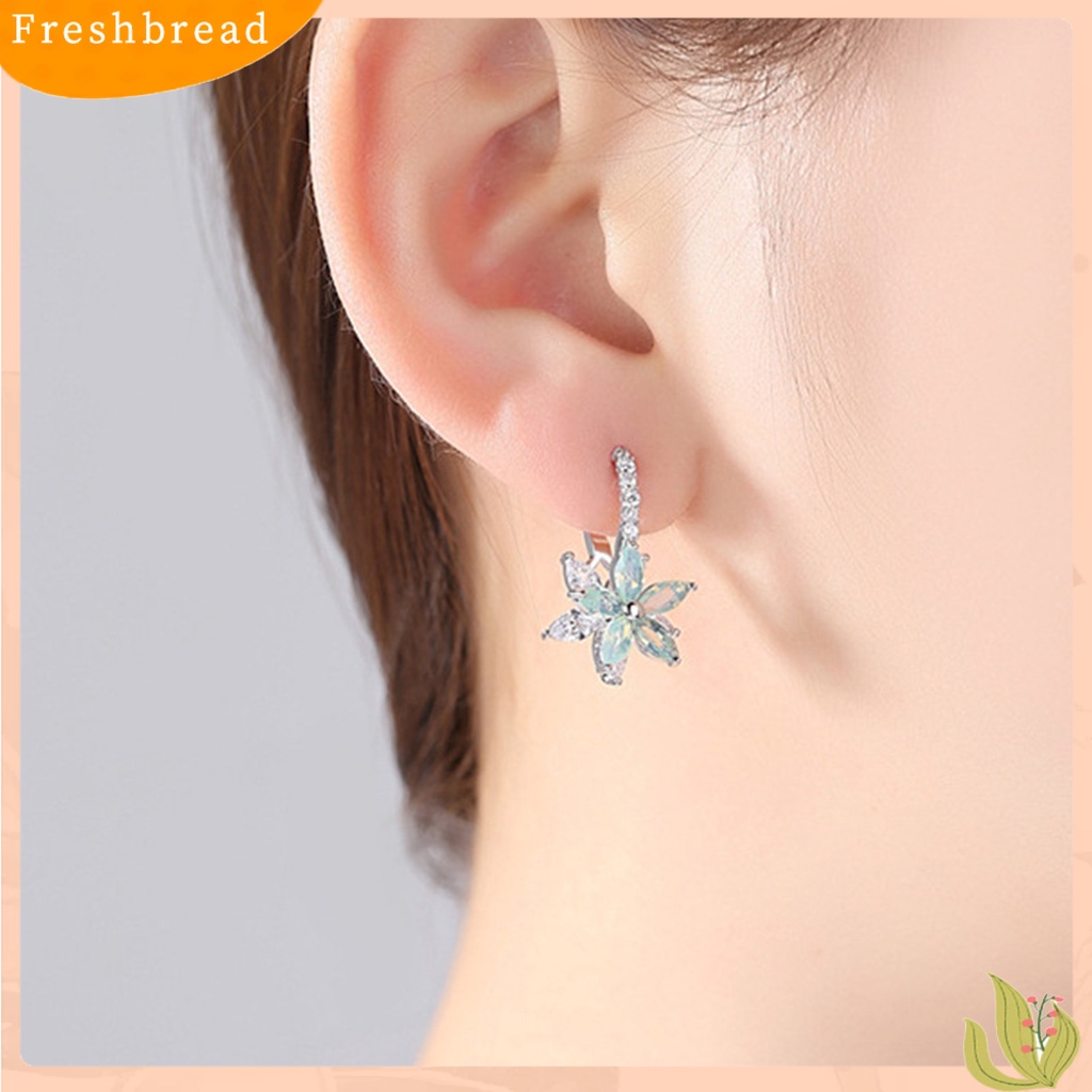 &lt; Freshbread &gt; 1pasang Anting Hoop Cubic Zirconia Batu Imitasi Bening Geometris Kilau Terang Poles Halus Hias Hadiah Wanita Snowflake Pendant Earrings Perhiasan Fashion Untuk Pacaran