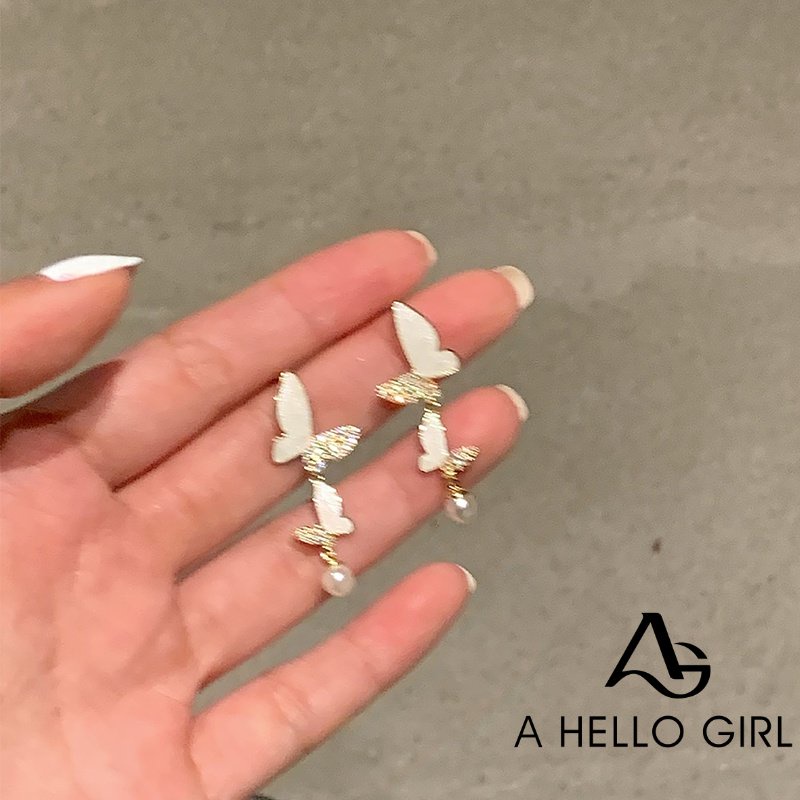 Anting Tusuk Desain Kupu-Kupu Aksen Mutiara Bahan S925 Silver Gaya Retro Untuk Wanita