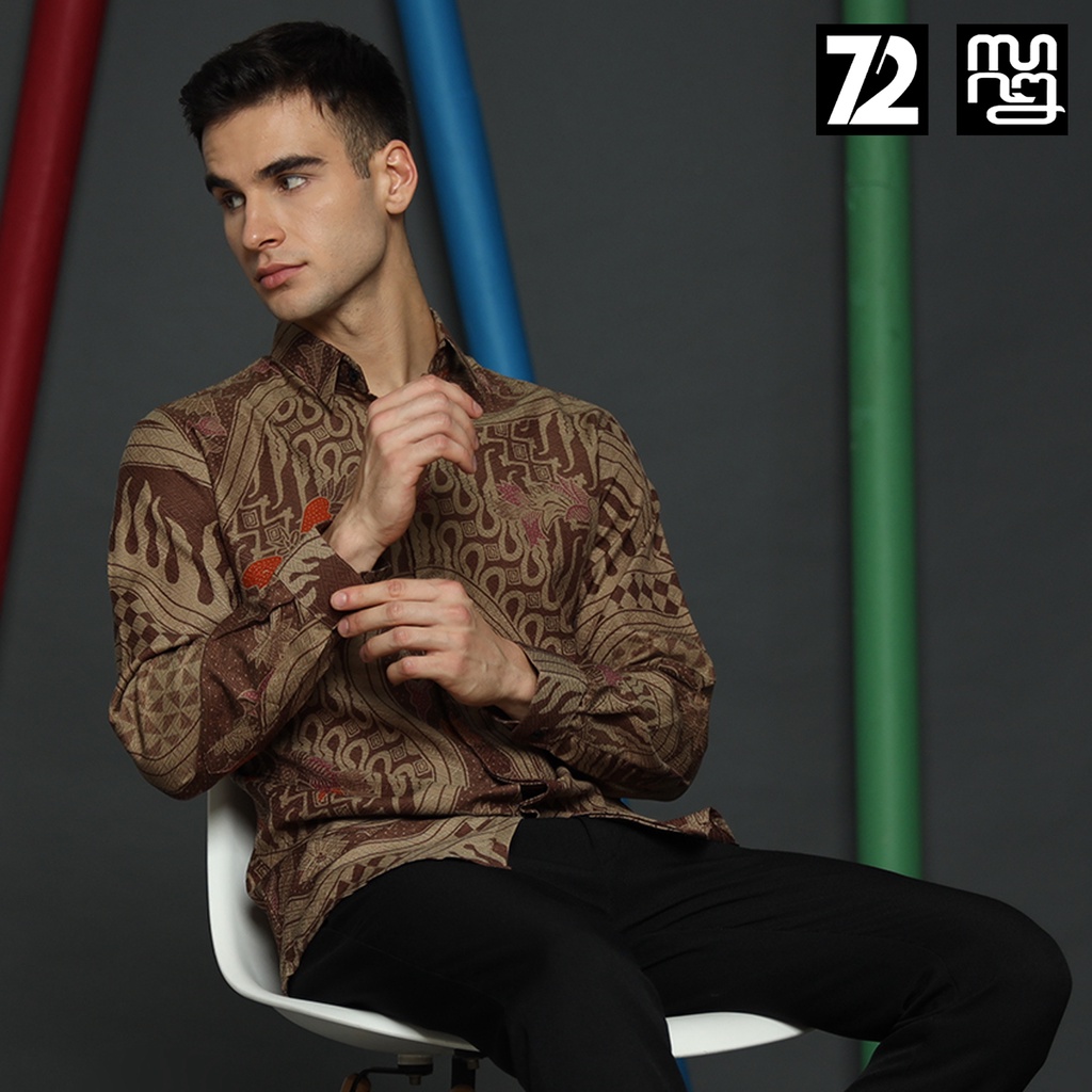 KEMEJA BATIK PRIA LENGAN PANJANG Kemeja Dobby Slimfit Motif Glykria Warna Coklat 723542 Cap 72 - Baju Kemeja Atasan Pakaian Setelan Batik Pria Cowok Laki Laki Remaja Keluarga Kantor Lengan Panjang Modern Slimfit Slim Fit Premium Kekinian