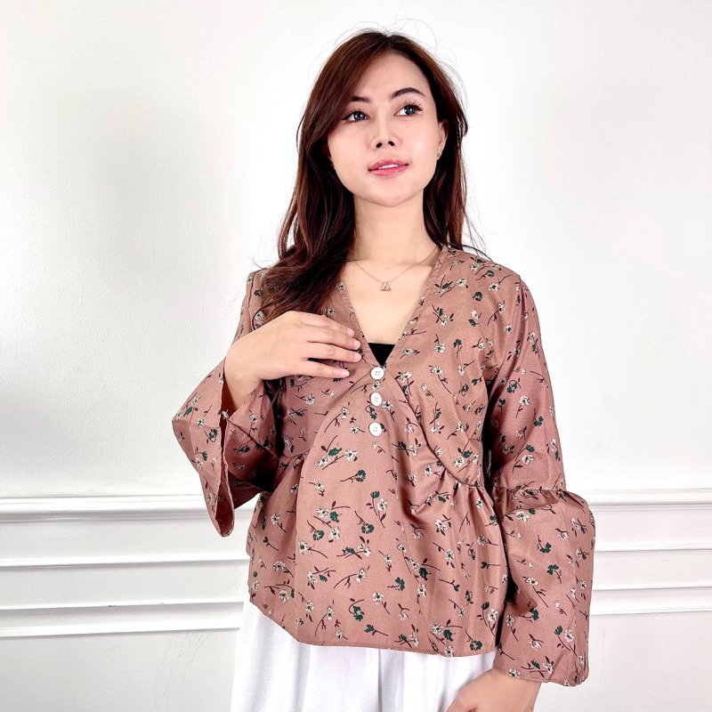 BEFAST - ZEC OOTD WANITA BLOUSE SENA / Birdella Three Button Blouse / Pakaian Wanita Casual / Blouse Motif Bunga-Bunga / Fashion Kekinian Remaja ABG Trendy / Blouse Leher V Lengan Panjang Terlaris