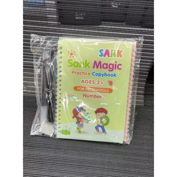 

ALAT TULIS MAGIC / 1 set dapat 4 buku dan pena