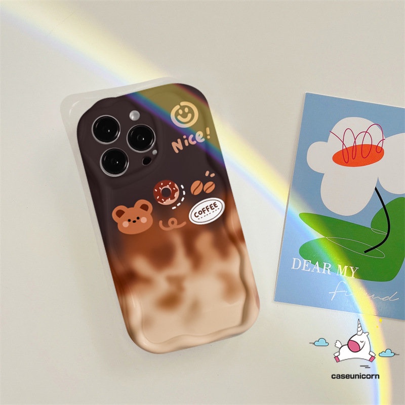 Kartun Lucu Beruang Kecil Casing Ponsel Kompatibel Untuk IPhone XR 11 13 12 14 Pro Max X 7 8 6s 6 Plus XS Max SE 2020 3D Bergelombang Melengkung Tepi Gradien Kopi Smiley Biskuit Tpu Soft Cover