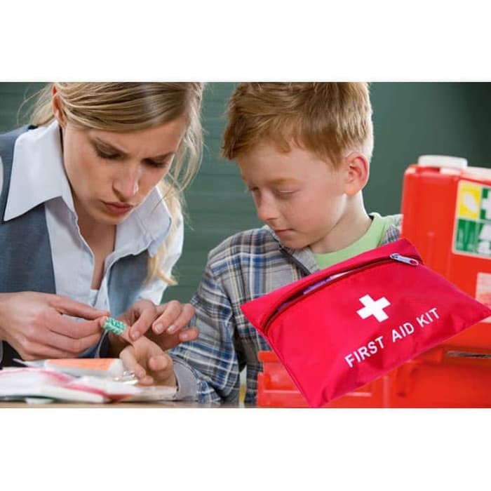 Outdoor First Aid Kit Tas P3K  Warna Merah Lengkap