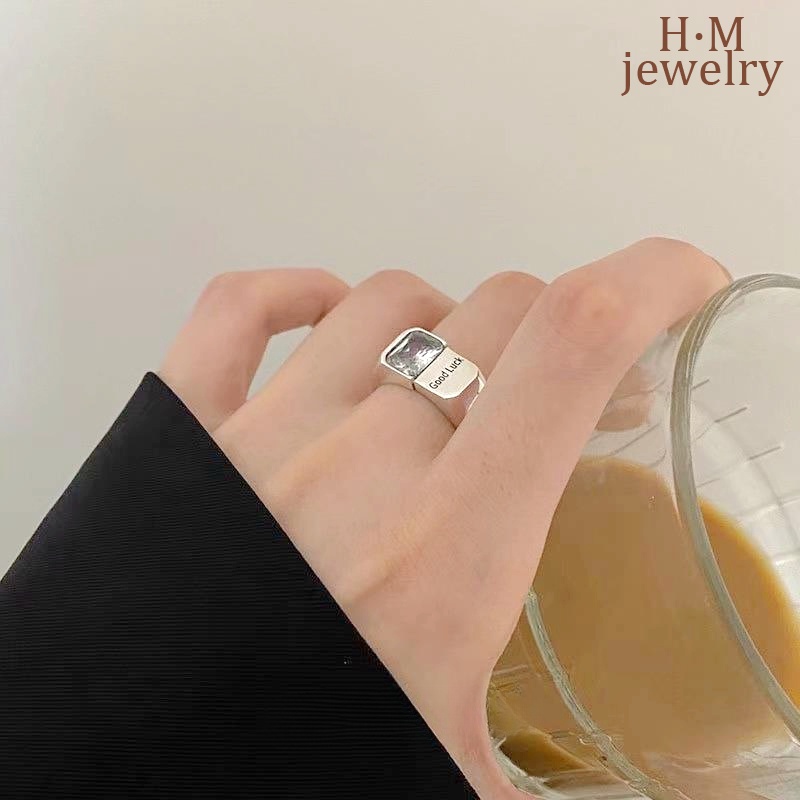 S925 Perak Retro Bermutu Tinggi Cahaya Mewah Super Flash Beruntung Huruf Cincin