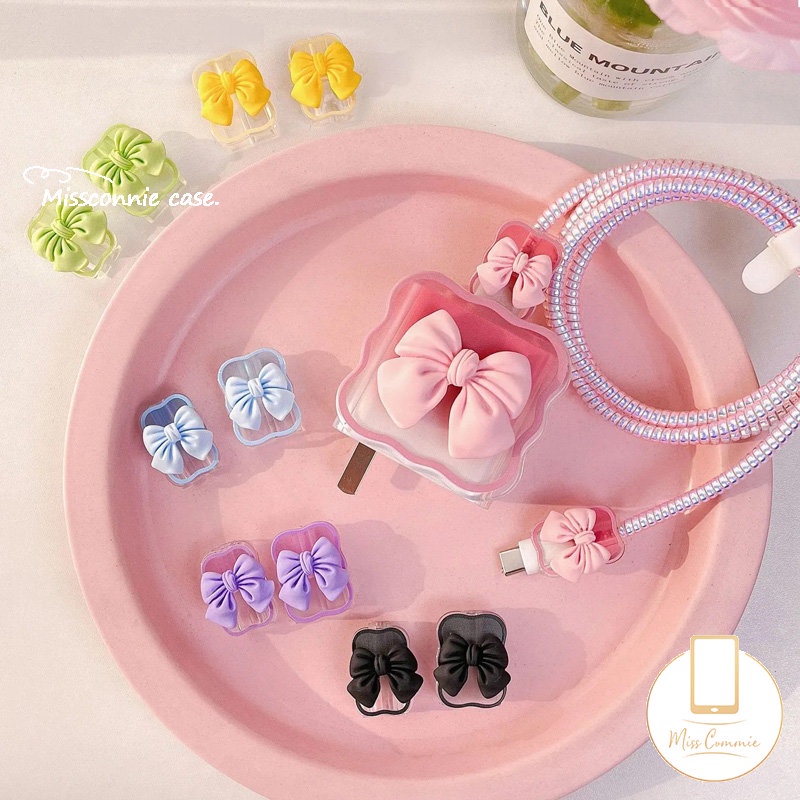 Cute Strawberry Bear Toy Story Love Heart 5in1 Set Lengan Kabel Data Tepi Bergelombang Kompatibel Untuk Apple 18/20W Adapter Charger Soft Cover Dengan Pelindung Gigitan Kabel Ikatan Simpul Yang Indah