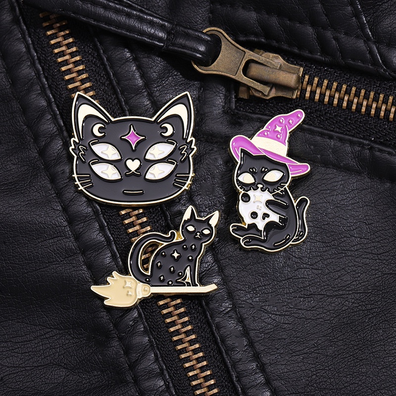 Kucing Hitam Enamel Pin Topi Penyihir Punk Goth Kristal Obat Teman Grosir Botol Buku Perhiasan Aksesoris Lapel Hadiah Halloween