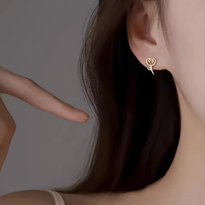 Papaozhu Korea Glossy Emas Lucu Kecil Tulip Stud Anting Untuk Wanita Perempuan Trendi Kecil Bunga Anting Fashion Telinga Perhiasan