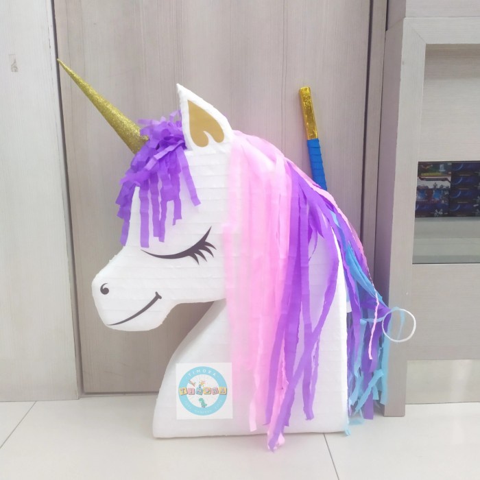 

Pinata unicorn di pukul