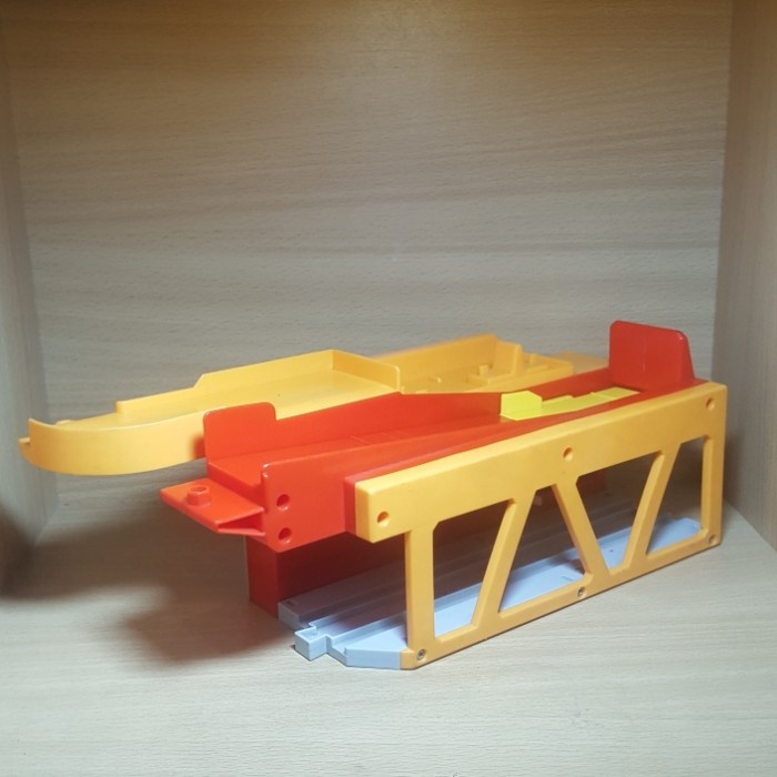 Takara Tomy Plarail Carport station