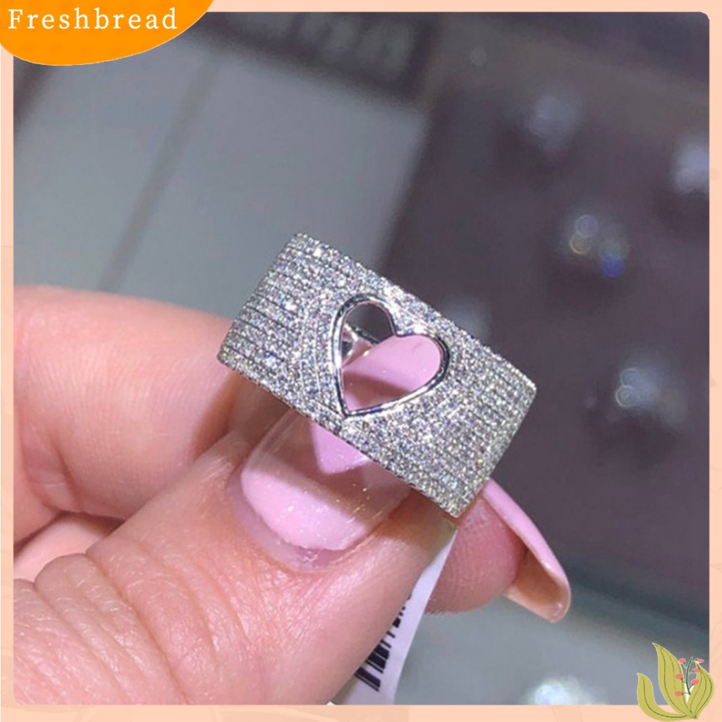 &lt; Freshbread &gt; Wanita Hati Desain Berongga Berlian Imitasi Bertatahkan Lebar Band Jari Cincin Perhiasan Hadiah