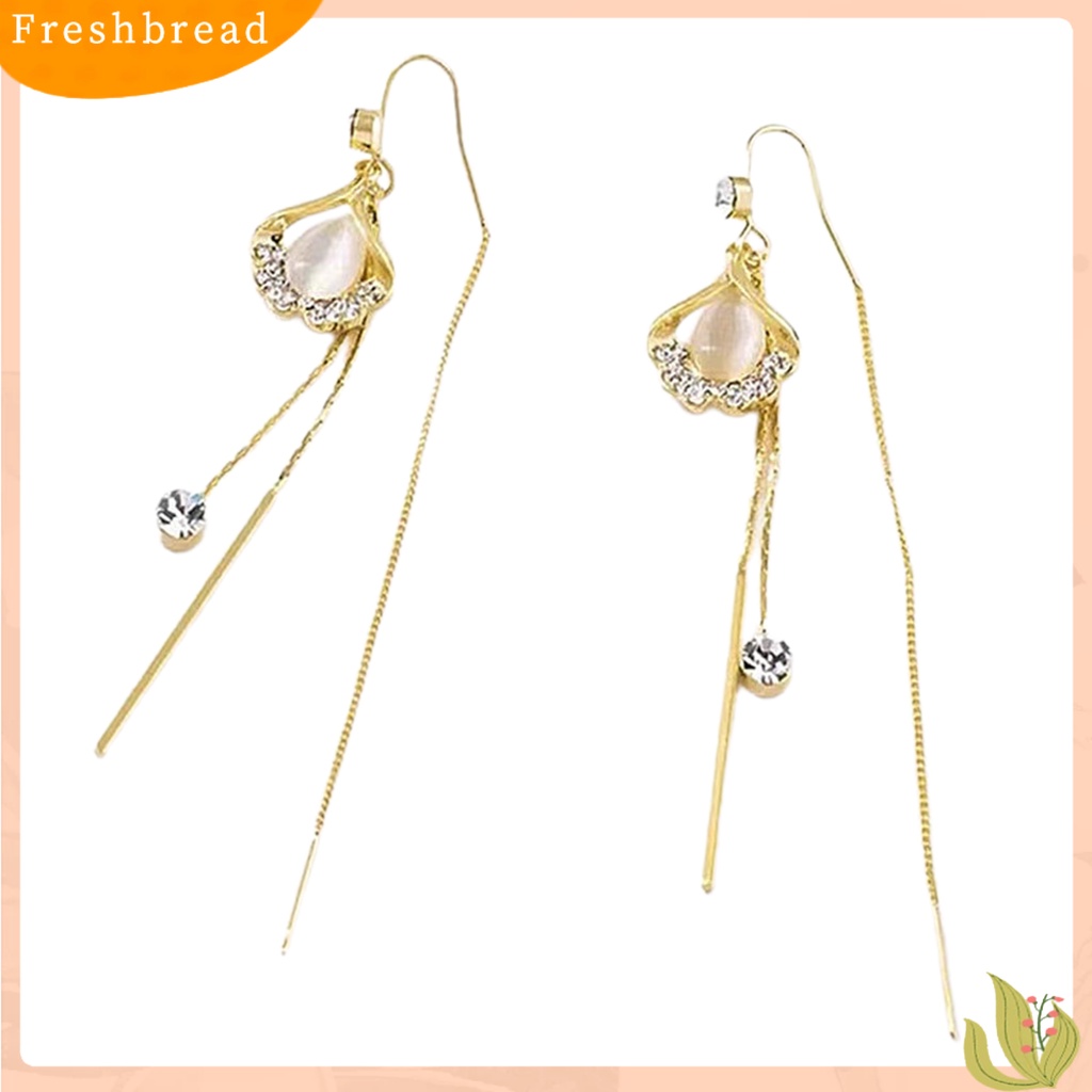 &lt; Freshbread &gt; 1pasang Anting Rumbai Rumbai Bentuk Daun Berlian Imitasi Hias Bersinar Lurus Gantung Dekorasi Hypoallergenic Liontin Geometris Tindik Drop Earrings