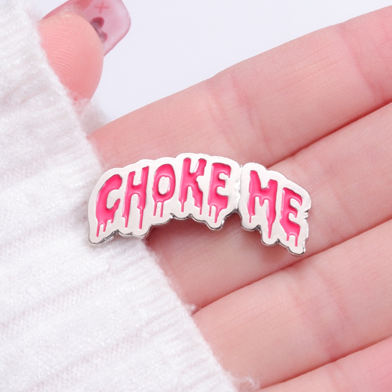 Choke Me Enamel Pin Kreatif Pink Slogans Bros Lencana Kerah Pin Ransel Badge Punk Perhiasan Hadiah Untuk Teman