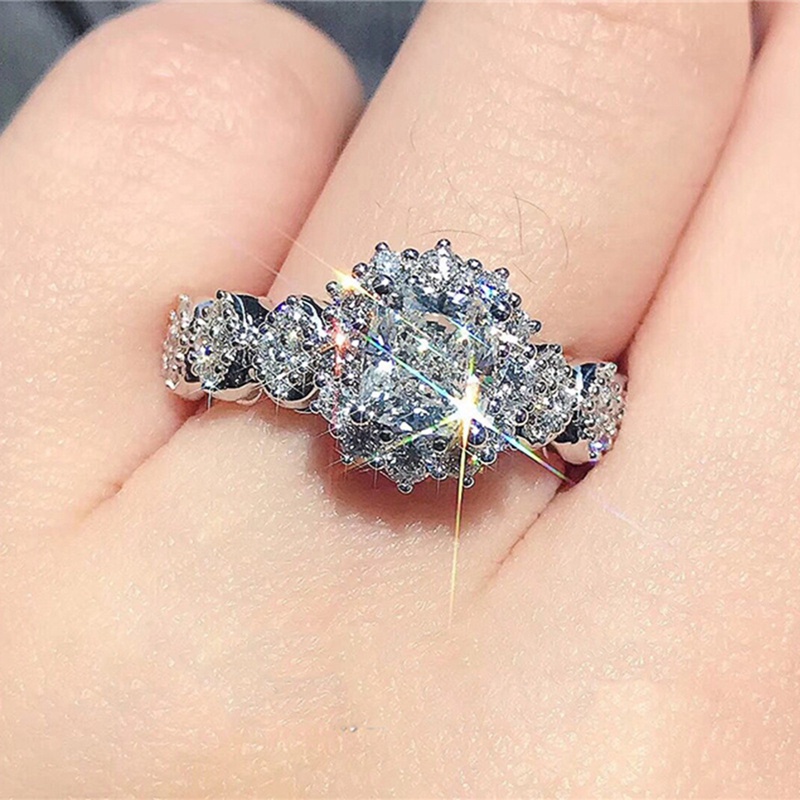 Cincin Wanita Cubic Zirconia Putih Berkilau Untuk Aksesoris Pernikahan Tunangan Cushion CZ Temperamen Perhiasan Perempuan