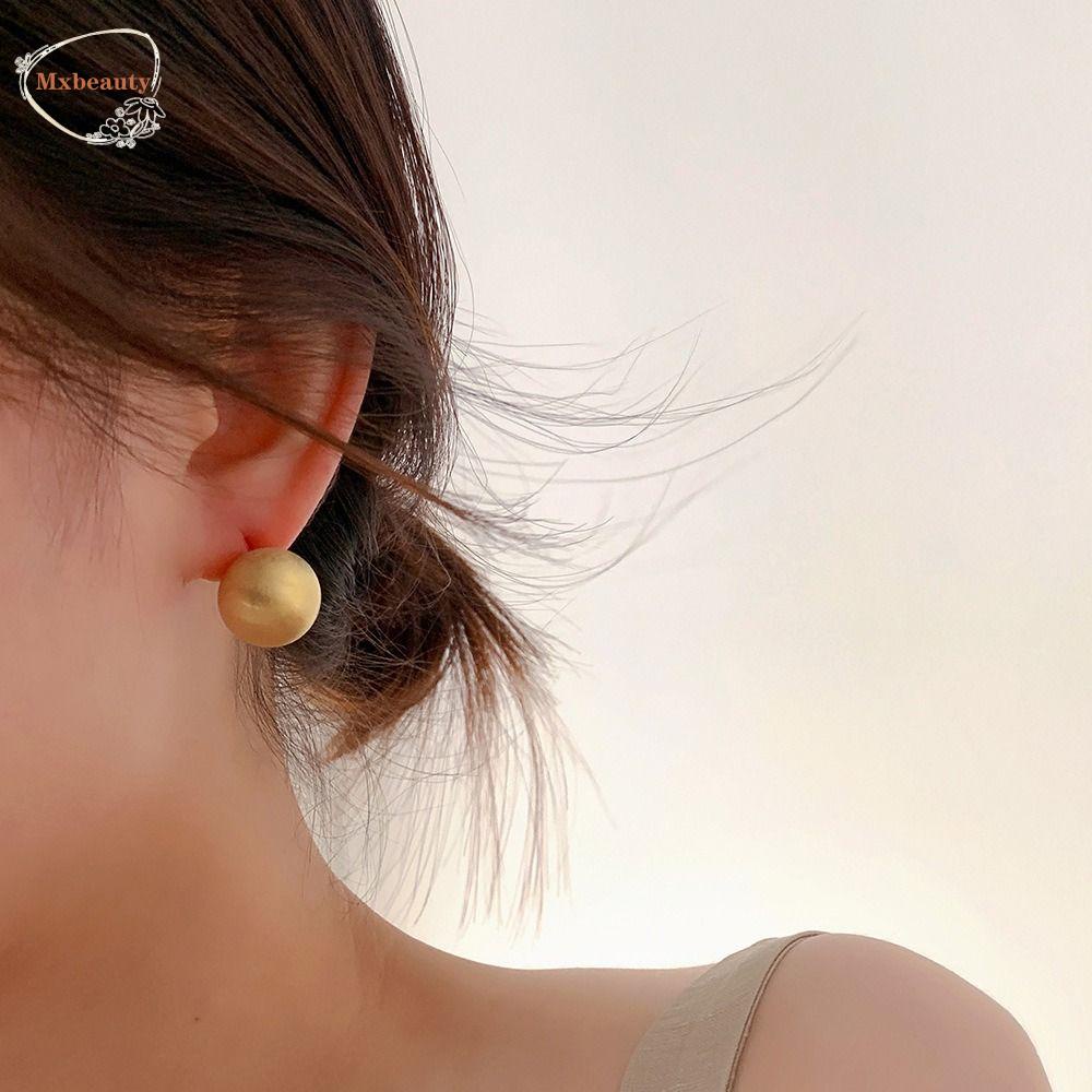 Mxbeauty Anting Wanita Temperamen Individu Bola Fashion Perhiasan Niche Desain Gadis Hadiah Tembaga Gaya Korea Anting