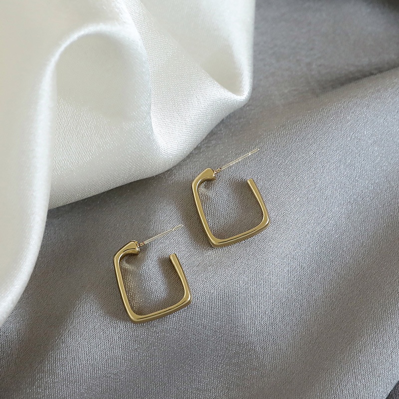 Anting Tusuk Emas Elegan Untuk Wanita Hypoallergenic Fashion Square Hollow Earring Perhiasan Aksesoris