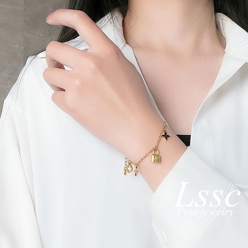 Gelang Titanium Wanita Anti Karat Kunci Bunga Keberuntungan Emas 18K Mewah Cantik Korea Aksesoris Perhiasan