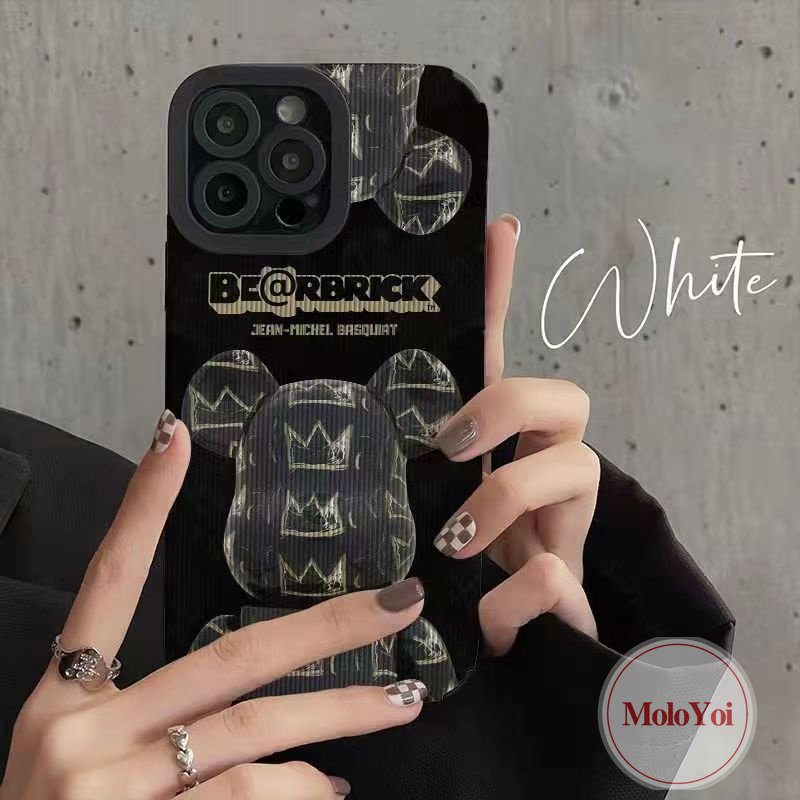 IPHONE Casing Stiker Tekstur Kulit Mewah Kompatibel Untuk Iphone7 8plus11 14 12 13 Pro MAX 7Plus XR X XS MAX Merek Trendi Bearbrick Mahkota Beruang Kekerasan Lembut Phone Cover
