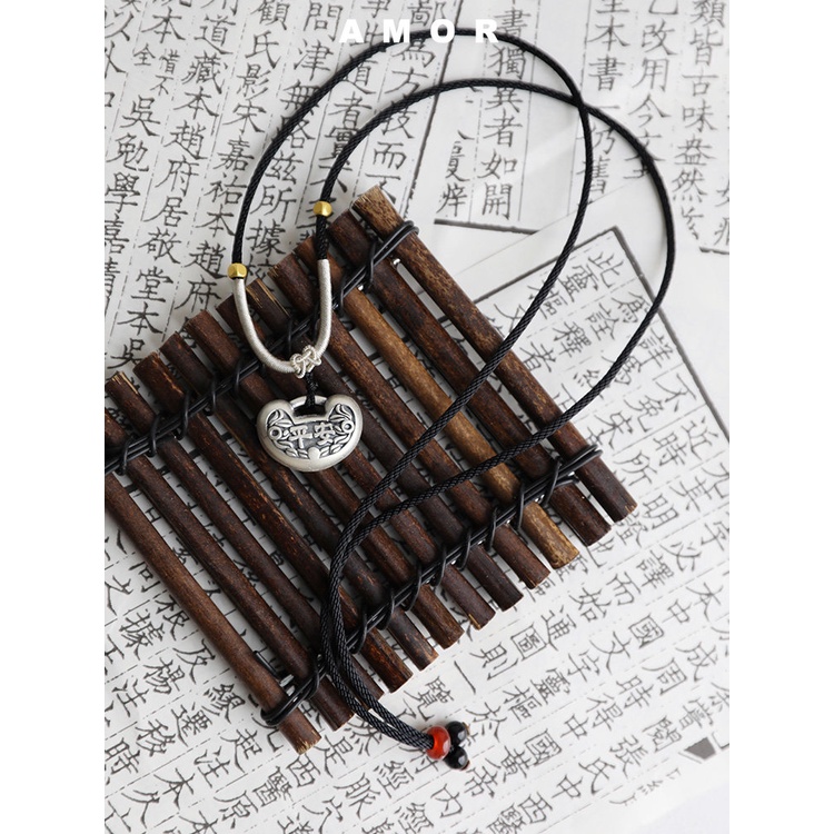 Kalung Gembok Pengaman Gaya China Liontin Dikepang Tali Hitam