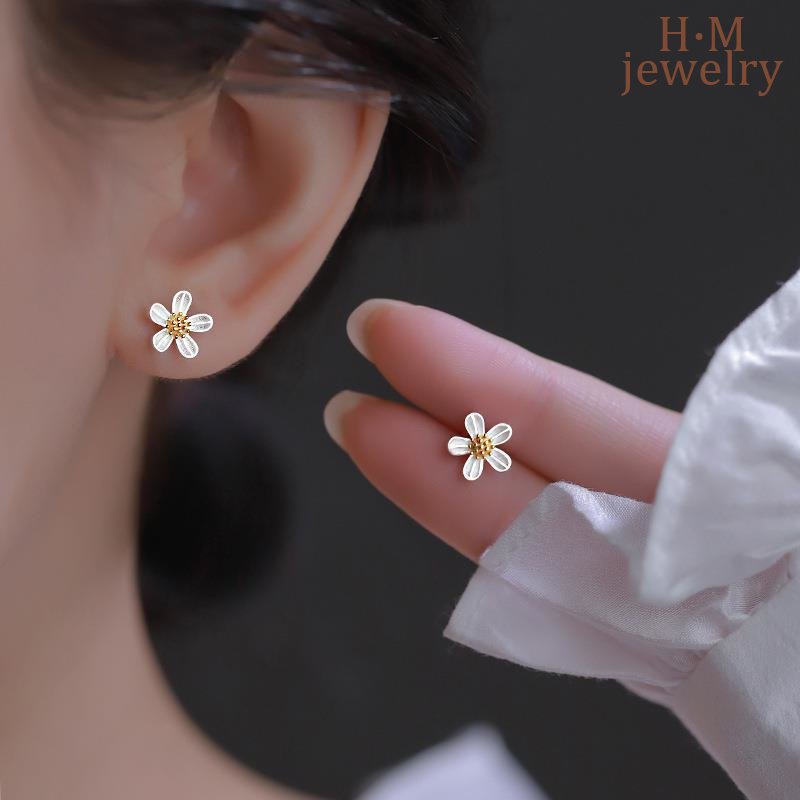 Anting Daisy Temperamen Sederhana Mewah Ringan2023Anting Baru