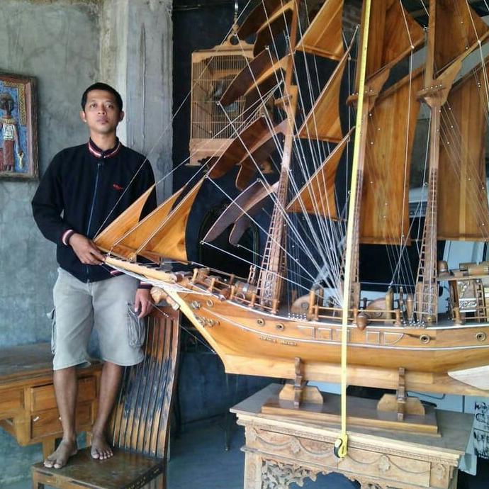 Miniatur Kapal Layar Tradisional Pinisi Phinisi Dewa Ruci Kayu Jati