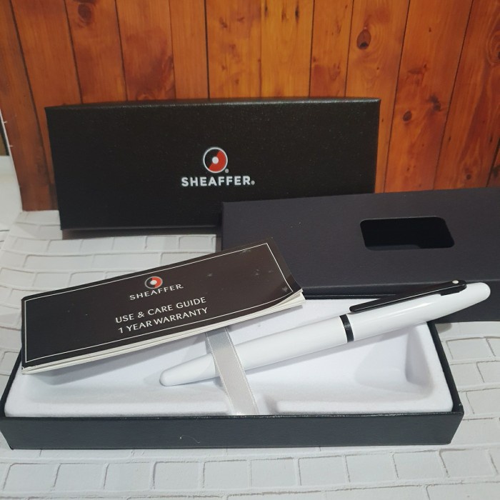 

Pulpen Sheaffer VFM Putih Glossy klip hitam Roller Ball Free Grafir Nm