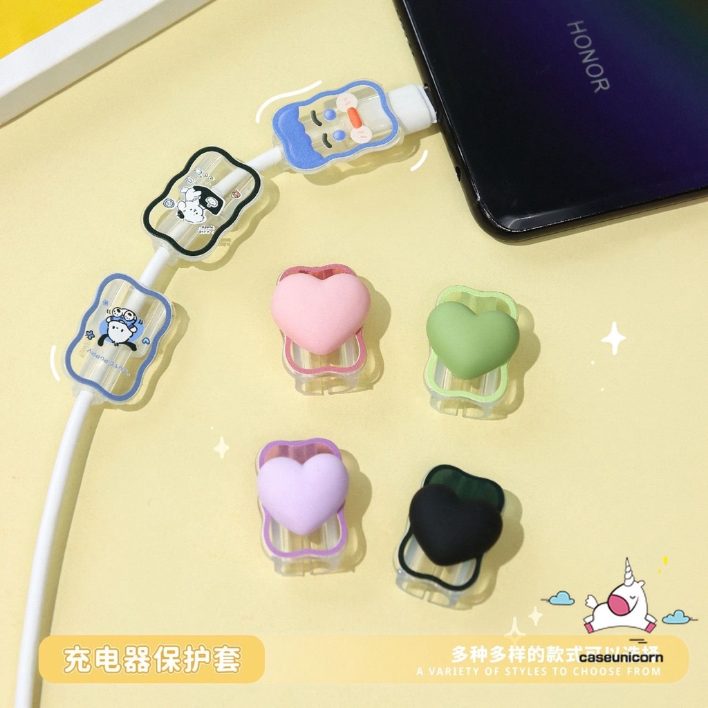 2 Pcs Pelindung Gigitan Kabel Kreatif Bergelombang Tepi Transparan Charging Cable Cover Kartun Permen 3D Busur Cinta Hati Lucu Strawberry Bear Manyo Alien SpongeBob Kabel Pelindung Case