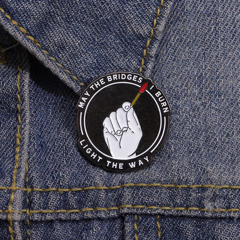 May My Burning Bridges Light The Way Enamel Bros Memegang Korek Berlampu Alloy Badge Hadiah Inspirasi Untuk Teman