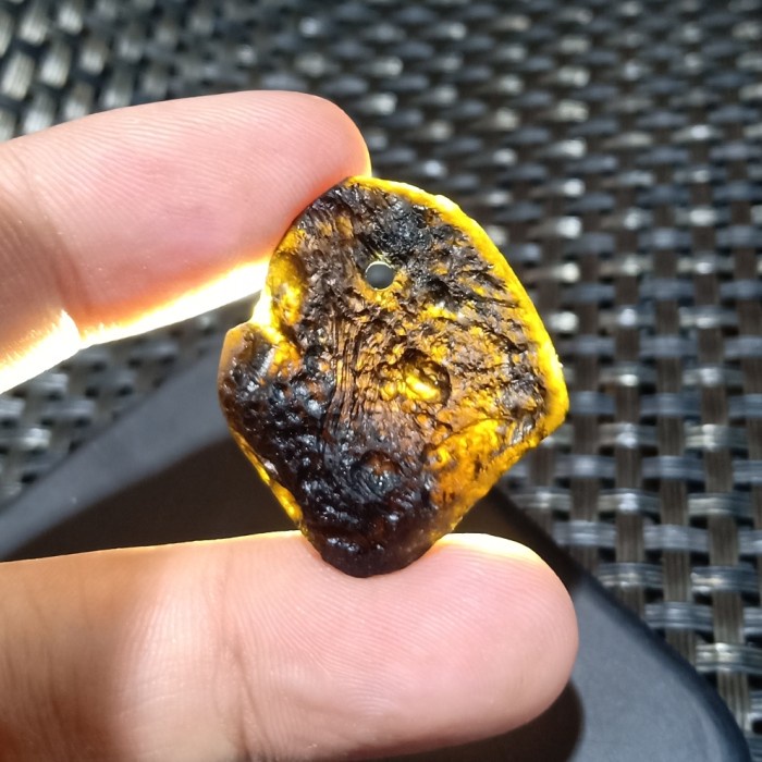 natural tektite meteorit