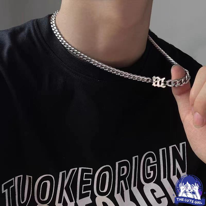 Kalung Pria Titanium Steel - Model Rantai Kuba dengan Pendant Huruf M, Desain Simple & Keren