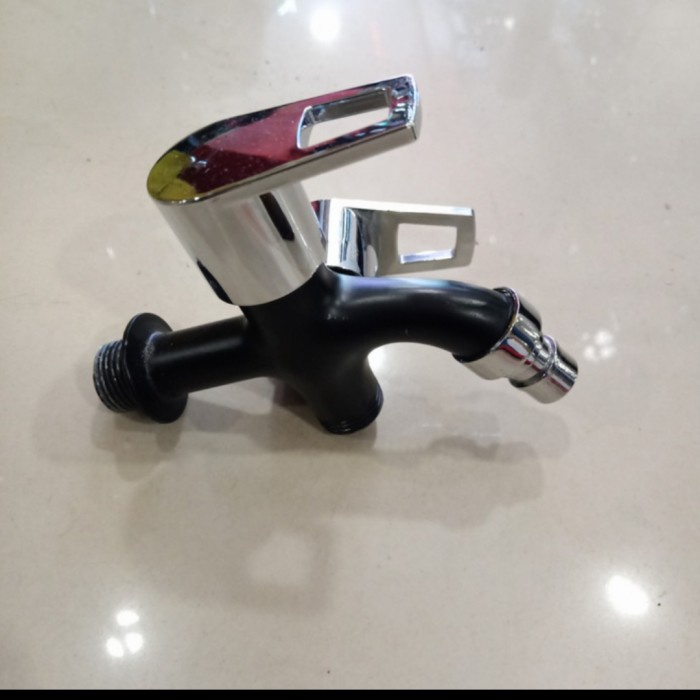 Kran cabang shower hitam 1/2 inch
