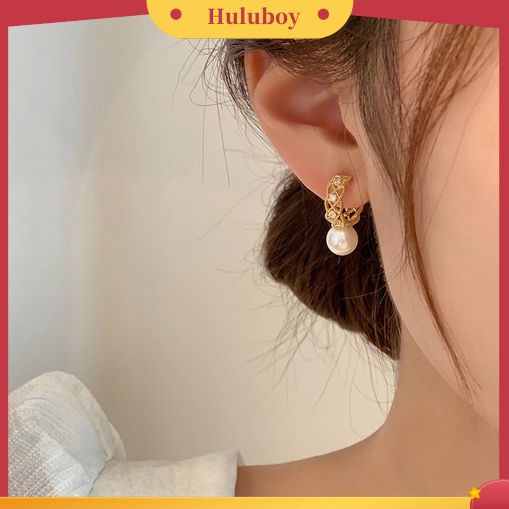 {Ready Stock} 1pasang Anting Hoop Bersinar Mutiara Imitasi Temperamen Elegan Geometris Hias Hadiah Wanita Berongga Keluar Anting Lingkaran Perhiasan Fashion Untuk Perjamuan