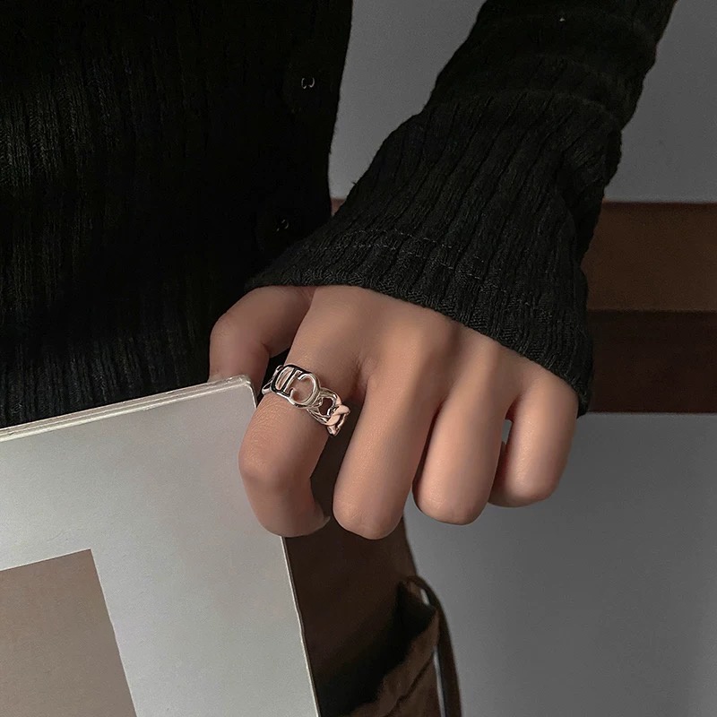 Cincin Couple Bahan Titanium Steel Adjustable Dengan Desain Terbuka