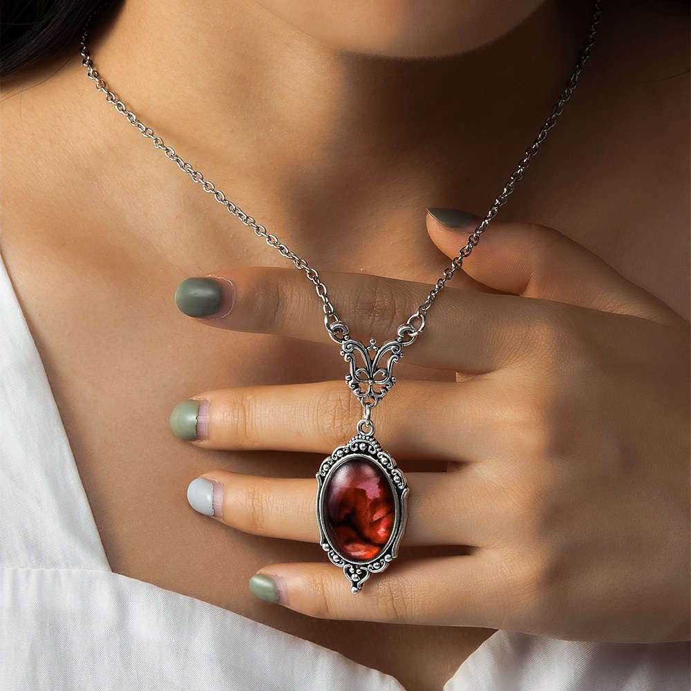 Women Gothic Blood Red Quartz Pendant Necklace/Ladies Simple Charm Necklaces/Kalung Klavikula Elegan/Kalung Rantai Pantai Kepribadian Perempuan/Kalung Choker Populer