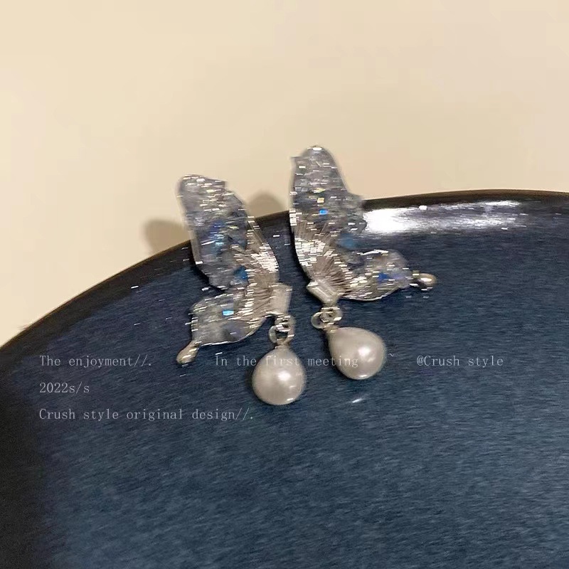 Anting Kupu-Kupu Kristal Perempuan Mutiara Liontin niche Desain Indah Anting sensor