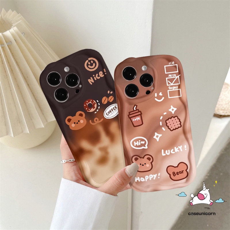 Kartun Lucu Beruang Kecil Casing Ponsel Kompatibel Untuk IPhone XR 11 13 12 14 Pro Max X 7 8 6s 6 Plus XS Max SE 2020 3D Bergelombang Melengkung Tepi Gradien Kopi Smiley Biskuit Tpu Soft Cover