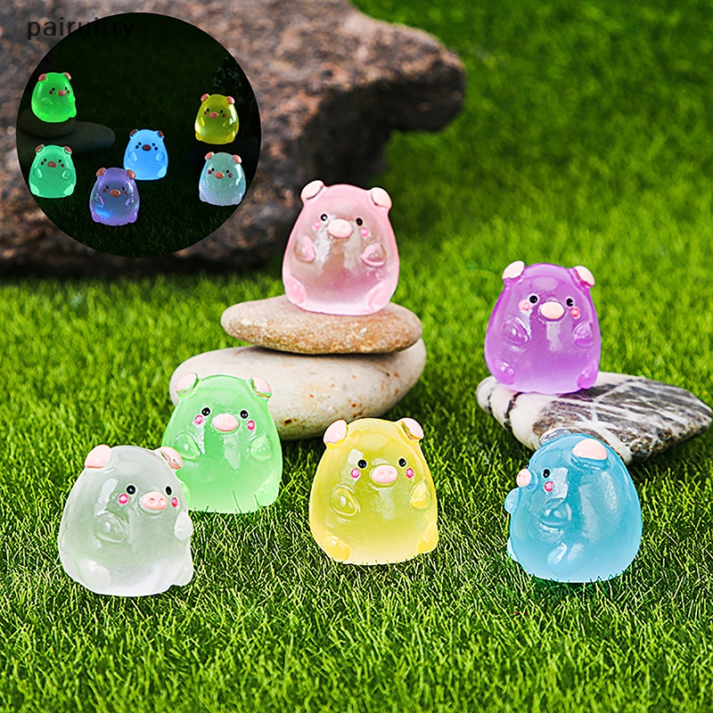 Prt 2pcs Luminous Pig Micro Resin Landscape Figure Ornamen Menyala Dalam Gelap Miniatur Taman Micro Pesta Mobil Dekorasi Rumah Aksesoris PRT