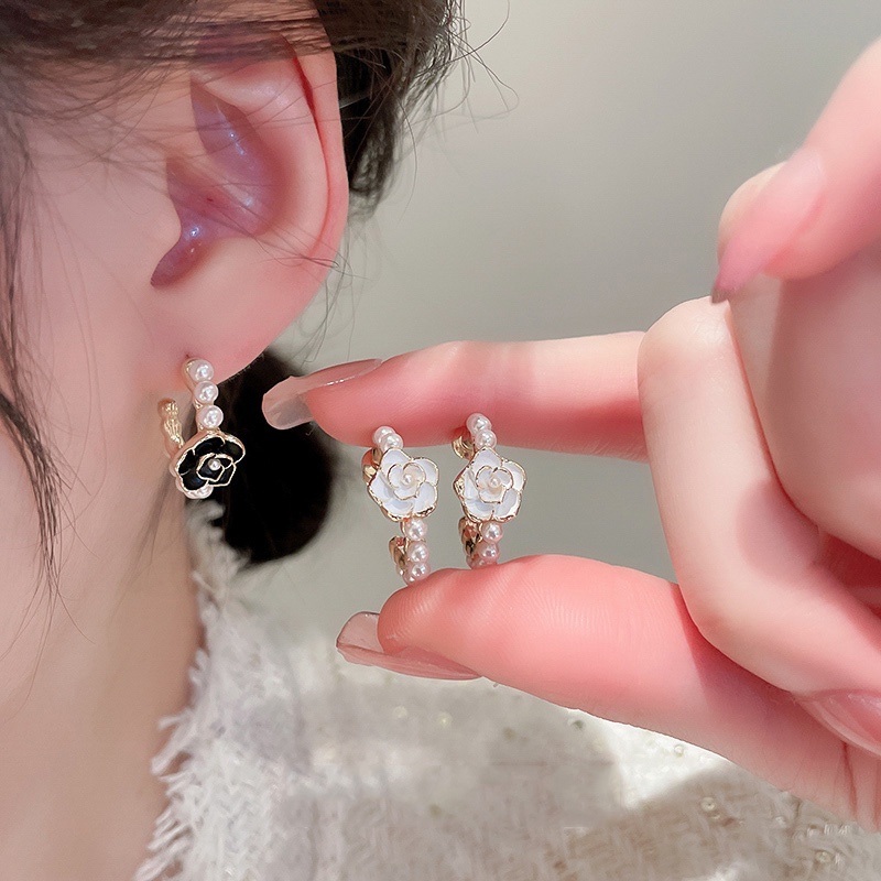 Gaya Baru Perancis High-End Mode Sederhana Ringan Temperamen Mewah Anting Bunga Mutiara