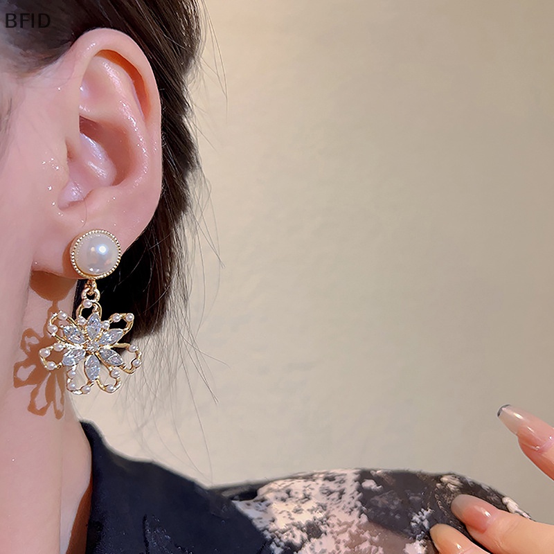 [BFID] 1pasang Fashion Anting Mutiara Warna Perak Bunga Liontin Anting Perhiasan Alloy All-Match Temperamen Ear Stud Untuk Wanita Hadiah [ID]