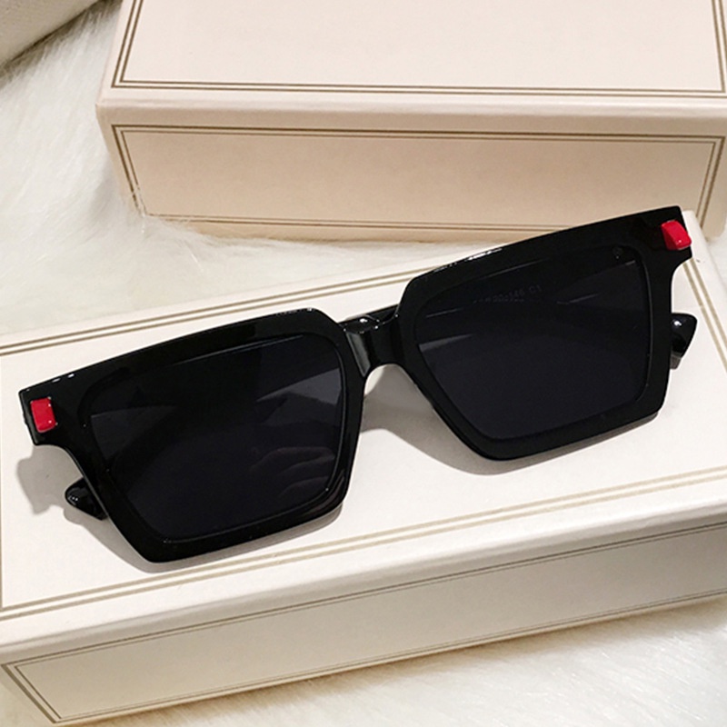 (YUZHU) Niche Barat Vintage Square Frame Kacamata Hitam Wanita Tren Kepribadian Dekorasi Mewah Rasa Sunglasses