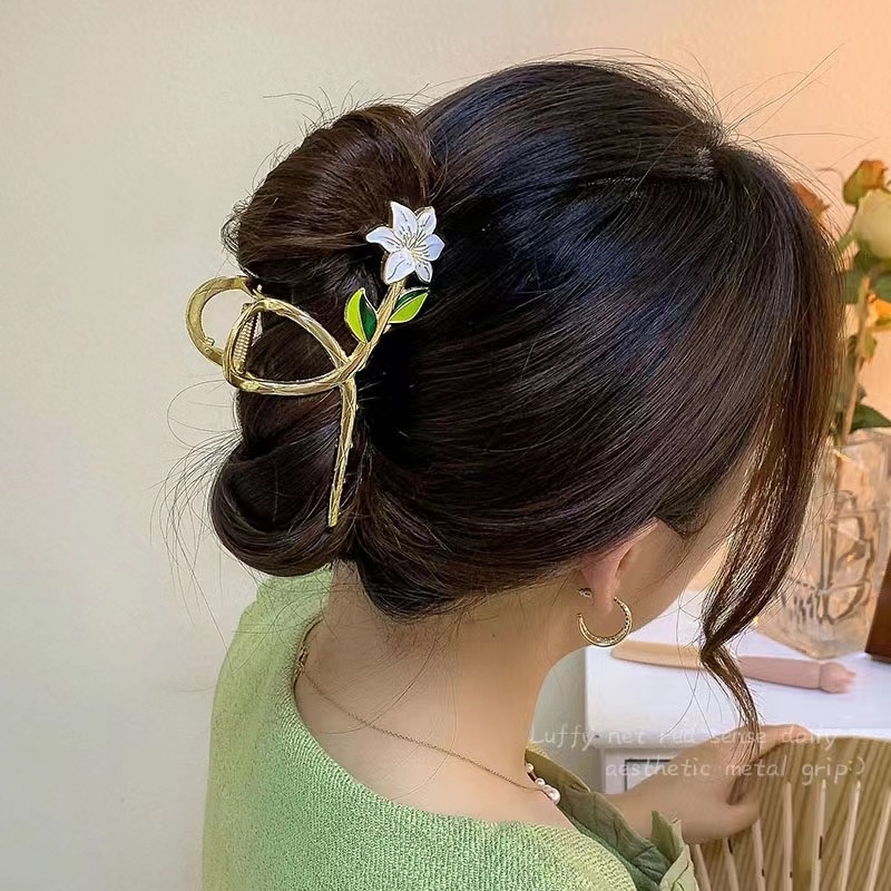 Hadiah Cakar Rambut Pesta Pernikahan Sederhana Gadis Populer Daun Hijau Ponytail Holder Aksesoris Rambut Korea INS Gaya Wanita Elegan Bunga Lily Besar Emas Hiu Rambut Klip